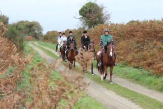  Por los caminos rurales a caballo.JPG